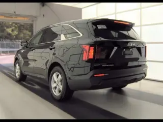 Kia Sorento 2023 LX 4dr SUV