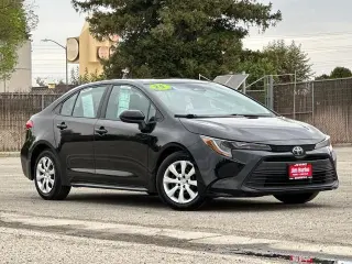 Toyota Corolla 2025 LE Sedán 4 puertas