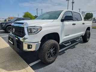Toyota Tundra 2018 4x4 SR5 4dr CrewMax Cab Camioneta SB (4.6L V8)