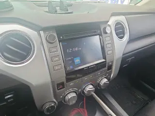 Toyota Tundra 2018 4x4 SR5 4dr CrewMax Cab Camioneta SB (4.6L V8)
