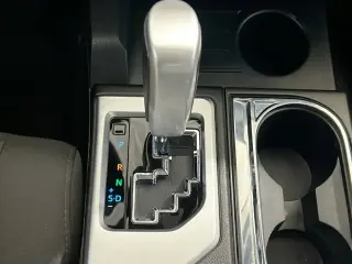 Toyota Tundra 2019 4x2 SR5 4 puertas Cabina CrewMax Pick-up SB (V8 5.7L)