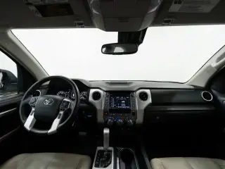 Toyota Tundra 2019 4x2 SR5 4 puertas Cabina CrewMax Pick-up SB (V8 5.7L)
