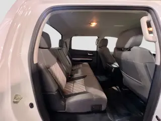 Toyota Tundra 2019 4x2 SR5 4 puertas Cabina CrewMax Pick-up SB (V8 5.7L)