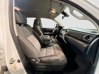 Toyota Tundra 2019 4x2 SR5 4 puertas Cabina CrewMax Pick-up SB (V8 5.7L)