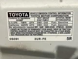 Toyota Tundra 2019 4x2 SR5 4 puertas Cabina CrewMax Pick-up SB (V8 5.7L)