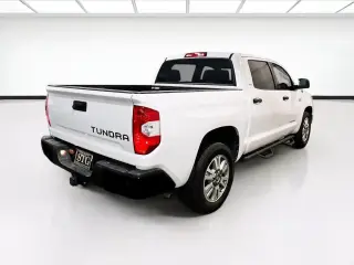 Toyota Tundra 2019 4x2 SR5 4 puertas Cabina CrewMax Pick-up SB (V8 5.7L)