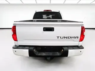 Toyota Tundra 2019 4x2 SR5 4 puertas Cabina CrewMax Pick-up SB (V8 5.7L)