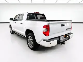 Toyota Tundra 2019 4x2 SR5 4 puertas Cabina CrewMax Pick-up SB (V8 5.7L)