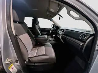Toyota Tundra 2016 4x2 SR5 Cabina CrewMax 4 puertas camioneta con bastidor simple (motor V8 5.7L FFV)