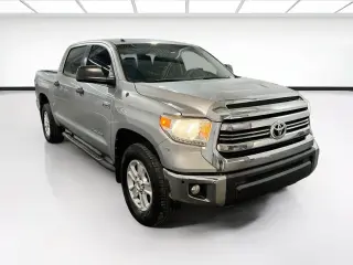 Toyota Tundra 2016 4x2 SR5 Cabina CrewMax 4 puertas camioneta con bastidor simple (motor V8 5.7L FFV)
