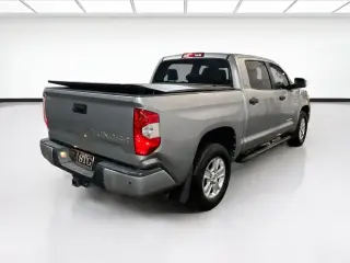 Toyota Tundra 2016 4x2 SR5 Cabina CrewMax 4 puertas camioneta con bastidor simple (motor V8 5.7L FFV)