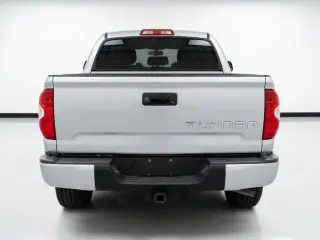 Toyota Tundra 2016 4x2 SR5 Cabina CrewMax 4 puertas camioneta con bastidor simple (motor V8 5.7L FFV)