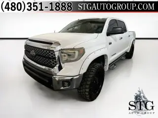Toyota Tundra 2018 4x4 SR5 Cabina CrewMax 4 puertas Pickup SB (5.7L V8)