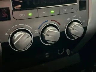 Toyota Tundra 2018 4x4 SR5 Cabina CrewMax 4 puertas Pickup SB (5.7L V8)