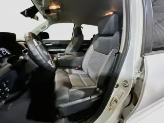 Toyota Tundra 2018 4x4 SR5 Cabina CrewMax 4 puertas Pickup SB (5.7L V8)