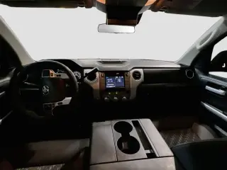 Toyota Tundra 2018 4x4 SR5 Cabina CrewMax 4 puertas Pickup SB (5.7L V8)