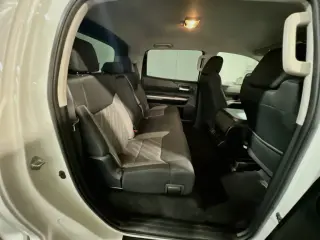 Toyota Tundra 2018 4x4 SR5 Cabina CrewMax 4 puertas Pickup SB (5.7L V8)