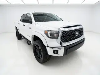 Toyota Tundra 2018 4x4 SR5 Cabina CrewMax 4 puertas Pickup SB (5.7L V8)
