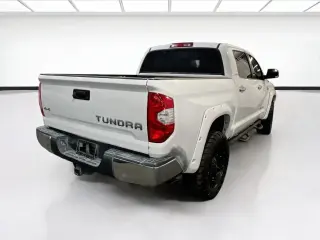 Toyota Tundra 2018 4x4 SR5 Cabina CrewMax 4 puertas Pickup SB (5.7L V8)