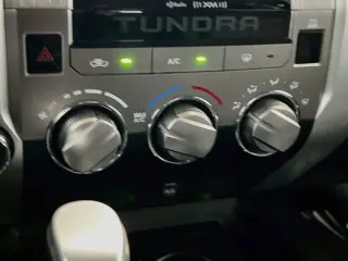 Toyota Tundra 2018 4x4 SR5 4dr CrewMax Cab Camión SB (5.7L V8)