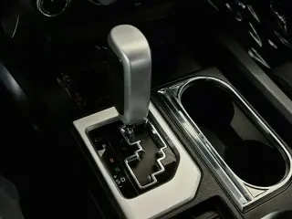Toyota Tundra 2018 4x4 SR5 4dr CrewMax Cab Camión SB (5.7L V8)