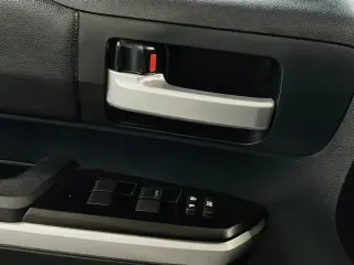 Toyota Tundra 2018 4x4 SR5 4dr CrewMax Cab Camión SB (5.7L V8)