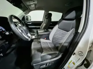 Toyota Tundra 2018 4x4 SR5 4dr CrewMax Cab Camión SB (5.7L V8)