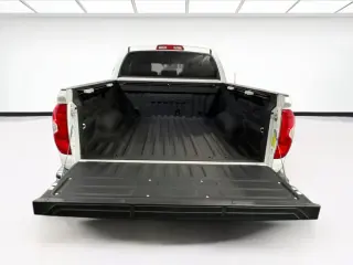 Toyota Tundra 2018 4x4 SR5 4dr CrewMax Cab Camión SB (5.7L V8)