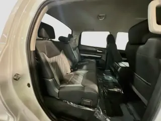 Toyota Tundra 2018 4x4 SR5 4dr CrewMax Cab Camión SB (5.7L V8)