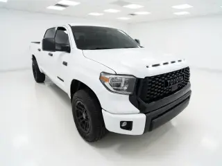 Toyota Tundra 2018 4x4 SR5 4dr CrewMax Cab Camión SB (5.7L V8)