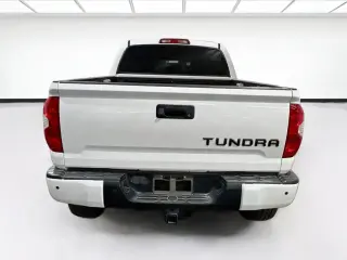 Toyota Tundra 2018 4x4 SR5 4dr CrewMax Cab Camión SB (5.7L V8)