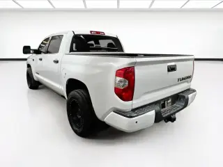 Toyota Tundra 2018 4x4 SR5 4dr CrewMax Cab Camión SB (5.7L V8)