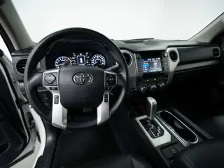Toyota Tundra 2018 4x4 SR5 4dr CrewMax Cab Camión SB (5.7L V8)