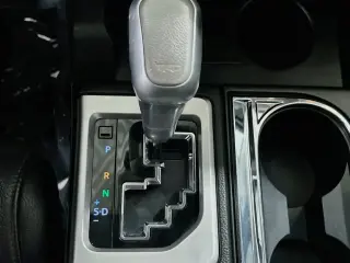 Toyota Tundra 2019 4x4 TRD Pro 4dr CrewMax Cab Camioneta SB (5.7L V8)