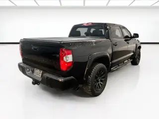 Toyota Tundra 2019 4x4 TRD Pro 4dr CrewMax Cab Camioneta SB (5.7L V8)
