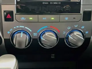 Toyota Tundra 2016 4x4 SR5 4dr CrewMax Cab Camión SB (5.7L V8 FFV)