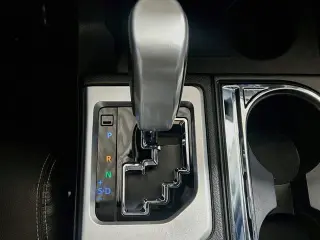 Toyota Tundra 2016 4x4 SR5 4dr CrewMax Cab Camión SB (5.7L V8 FFV)