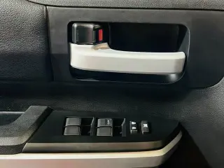 Toyota Tundra 2016 4x4 SR5 4dr CrewMax Cab Camión SB (5.7L V8 FFV)