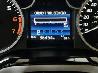 Toyota Tundra 2016 4x4 SR5 4dr CrewMax Cab Camión SB (5.7L V8 FFV)