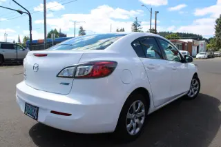 2013 Mazda MAZDA3 4dr Sdn Man i Sport