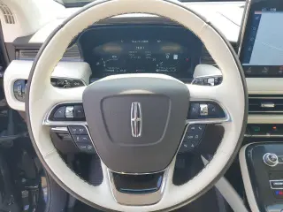 Lincoln Nautilus 2024 tracción en las cuatro ruedas Black Label 4dr SUV