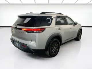 Nissan Pathfinder 2022 SV SUV 4 puertas