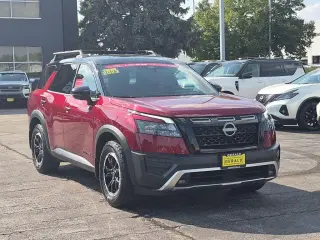 Nissan Pathfinder 2023 AWD Rock Creek SUV de 4 puertas