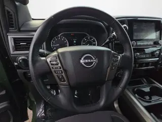 Nissan Titan 2024 4x4 SV 4 puertas Crew Cab 5.6 ft. SB