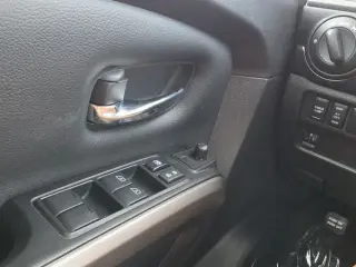 Nissan Titan 2024 4x4 SV 4 puertas Crew Cab 5.6 ft. SB
