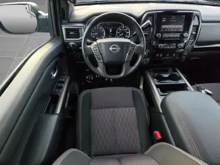 Nissan Titan 2024 4x4 SV 4 puertas Crew Cab 5.6 ft. SB