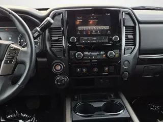 Nissan Titan 2024 4x4 SV 4 puertas Crew Cab 5.6 ft. SB