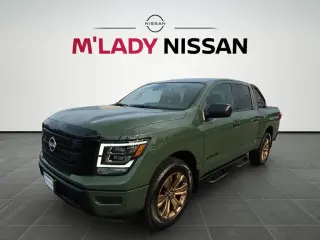 Nissan Titan 2024 4x4 SV 4 puertas Crew Cab 5.6 ft. SB