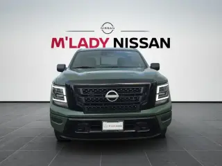 Nissan Titan 2024 4x4 SV 4 puertas Crew Cab 5.6 ft. SB