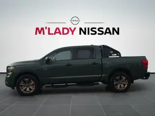 Nissan Titan 2024 4x4 SV 4 puertas Crew Cab 5.6 ft. SB
